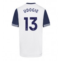 Camisa de Futebol Tottenham Hotspur Destiny Udogie #13 Equipamento Principal 2024-25 Manga Curta